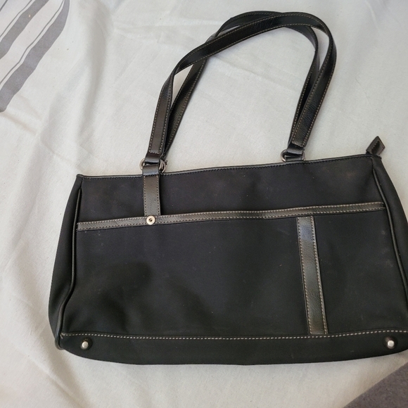 Franco Sarto gorgeous buttery soft black shoulder w/ contrasting stitch - Picture 3 of 4